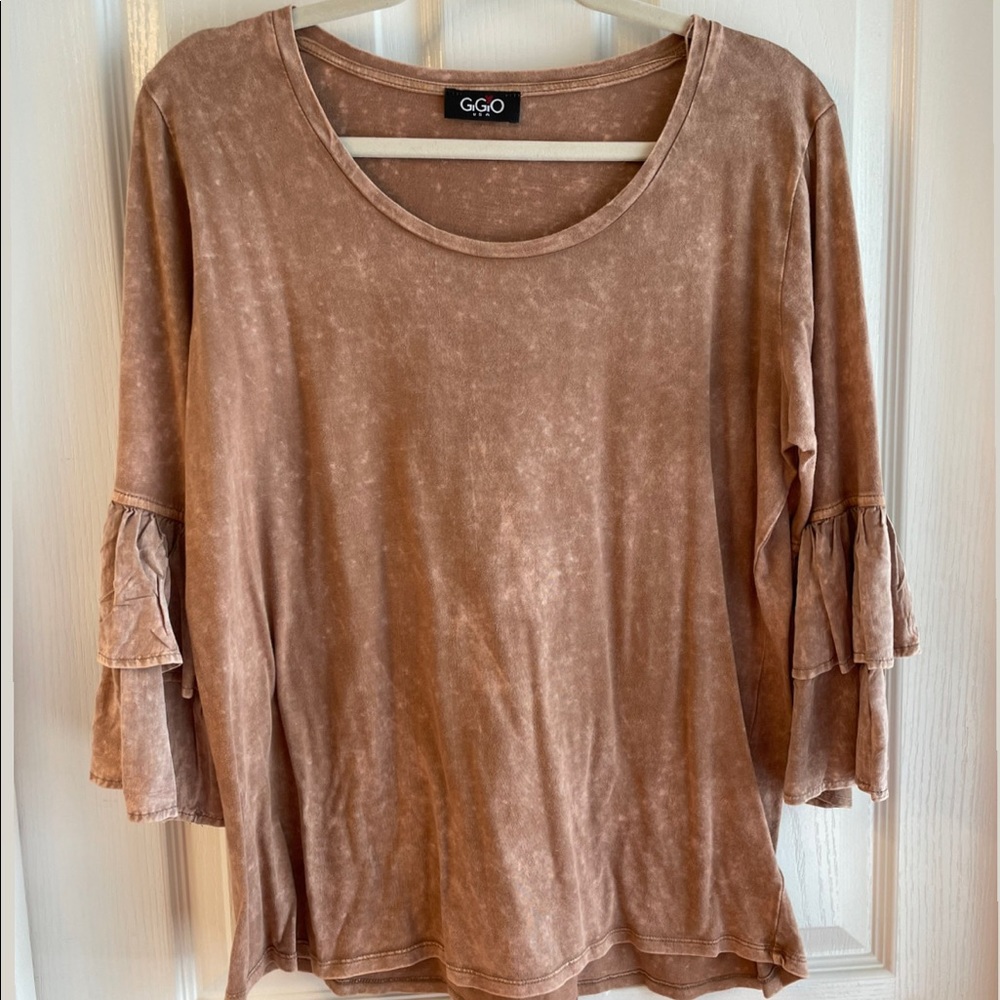 GIGIO Soft ruffle sleeves tee M. Like new - never wore